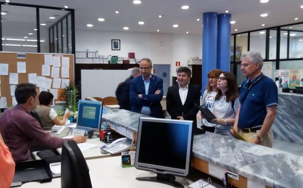 Los representantes de los tres grupos municipales registraron este martes la solicitud del pleno en el Ayuntamiento de Ponferrada.