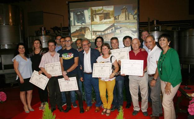 El presidente de la Fundación Prada a Tope junto a los premiados.