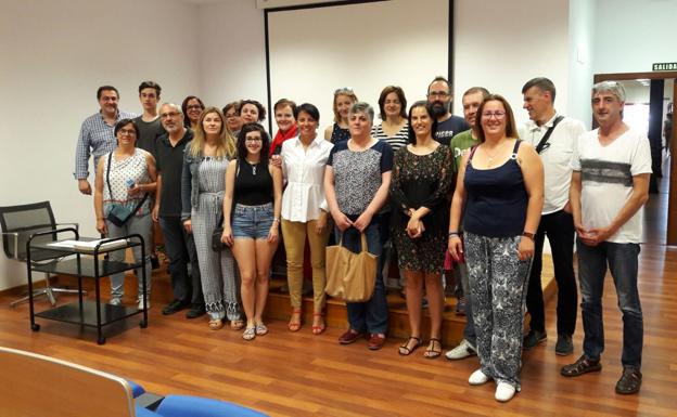 La presidenta del Imfe entregó este lunes os diplomas a los alumnos participantes.
