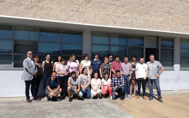 Representantes el Imfe y las fundaciones Telefónica y Santa María la Real, junto a los participantes.