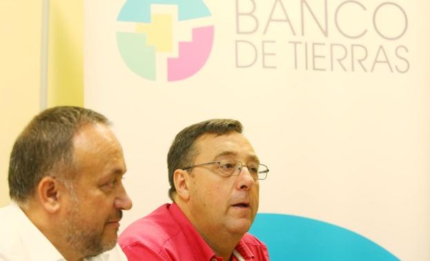 El presidente del Consejo Comarcal del Bierzo, Gerardo Álvarez, y el alcadle de Villafranca del Bierzo, José Manuel Pereira, en la presentación de la feria.