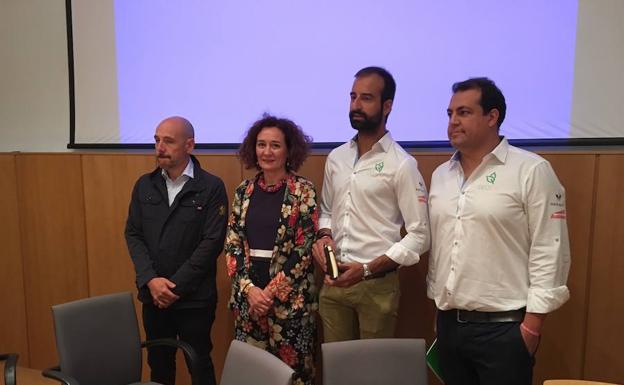 La alcaldesa de Ponferrada, junto a los promotores de GeoCyL.