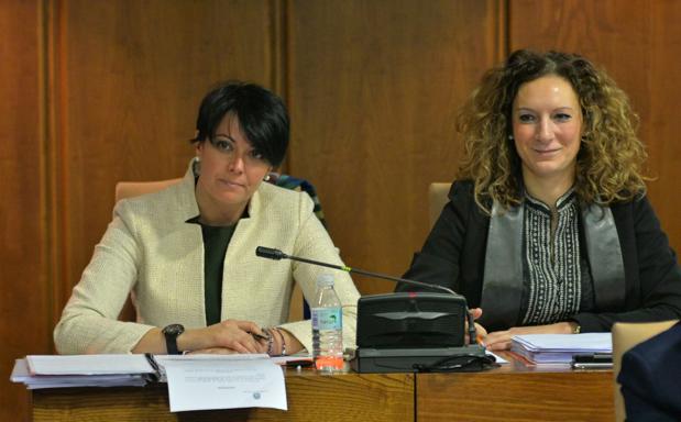 Las concejalas de Ciudadano en Ponferrada, Rosa Luna y Ruth Santín./César Sánchez