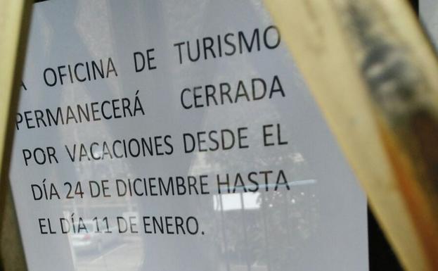 Cartel que encuentra en la puerta de la Oficina de Turismo de Villafranca./