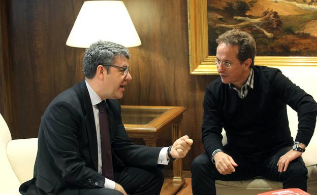 El ministro de Energía se reunió con secretario general de UGT FICA, Pedro Hojas./Juan Lázaro