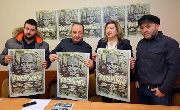 La concejala de Cultura y Turismo, María Antonia Gancedo, junto a los organizadores del Freakland Festival 2018, durante la presentación./César Sánchez
