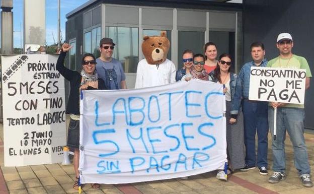 Trabajadores de Labotec concentrados en el Parque Tecnológico.
