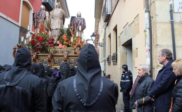Silván, durante una procesión. /