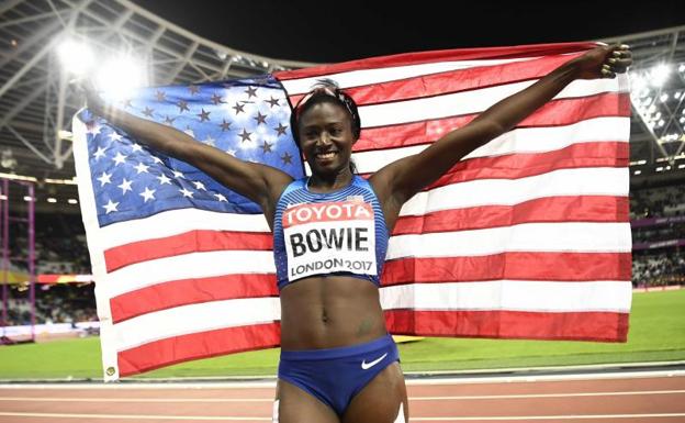 Torie Bowie celebra su victoria.