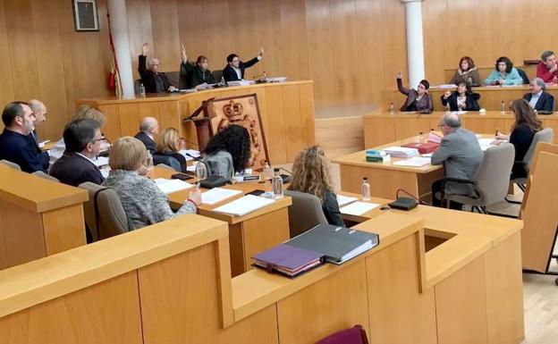 Una de las reuniones del gobierno y la oposición de San Andrés del Rabanedo.
