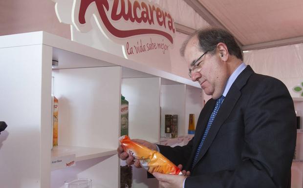 El presidente de la Junta de Castilla y León, Juan Vicente Herrera, en la inauguración de la planta de especialidades líquidas de la Azucarera.