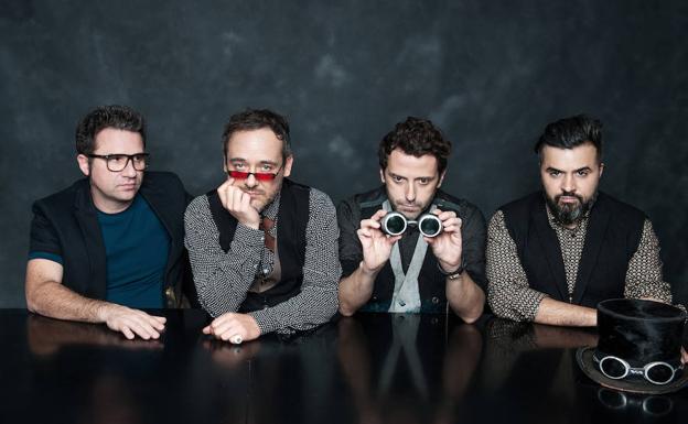 Foto de los integrantes de Love of Lesbian./