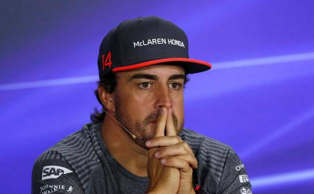 Fernando Alonso medita su futuro. /Reuters