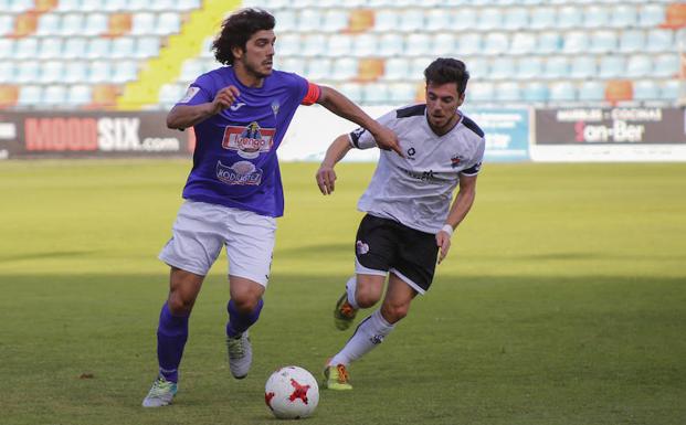 Mateo, con la pelota./Antoraz