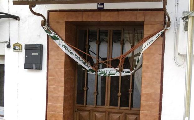 La casa donde fueron encontrados los cuerpos sin vida. /Efe
