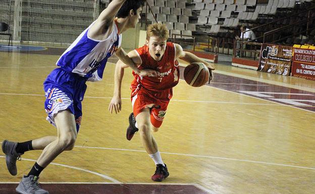 Un lance del partido entre el Fundación y Leyma Coruña./Peio García