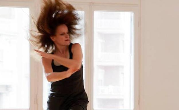 La bailarina y coreógrafa Sabine Dahrendorf imparte un curso de danza en la ULE