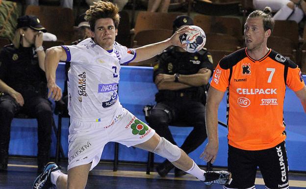 Mario López, en un partido con el Abanca Ademar./Peio García