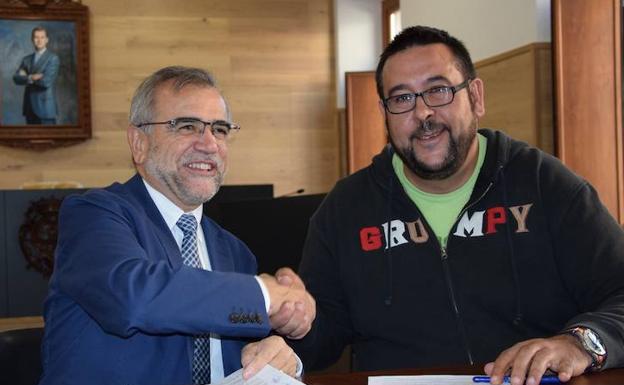 Firma del acuerdo./