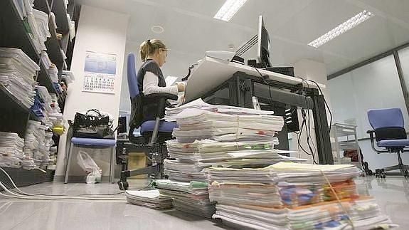 La práctica totalidad de expedientes que llegan al Juzgado de León son digitales. /