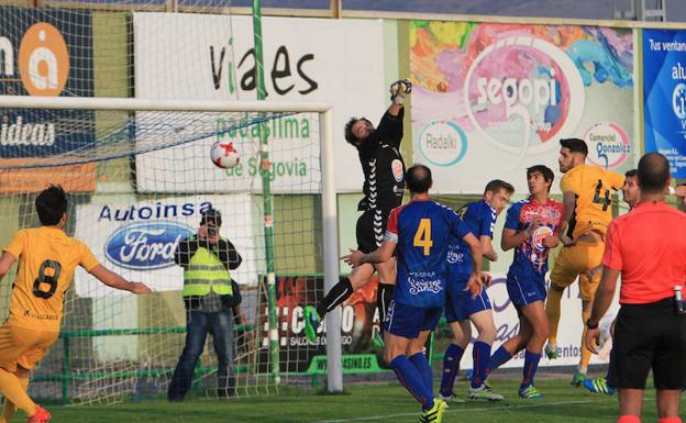 Un lance del partido de este domingo./Antonio Tanarro