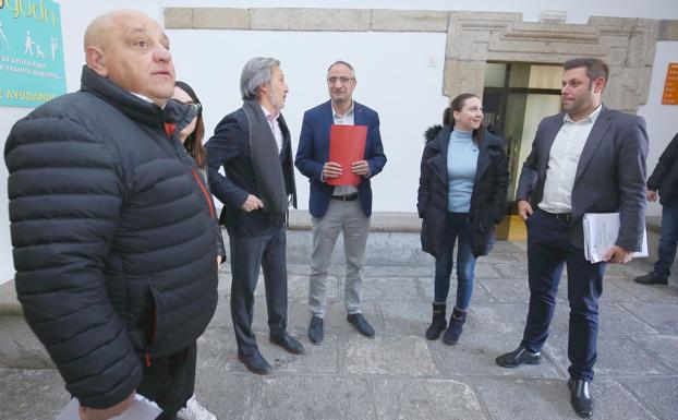 Momento de la presentación de la moción en Ponferrada./César Sánchez