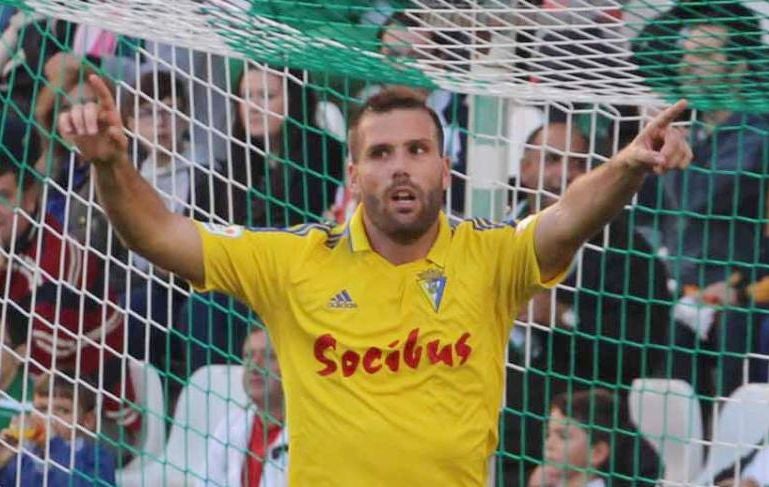 Ortuño celebrando un gol./