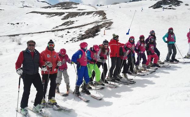 Visita del diputado de Deportes, Emilio Orejas, a las jornadas de nieve./