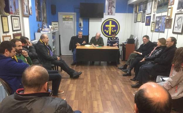 Teodoro Valbuena dirige la formación cofrade ‘Sin perder el paso’ recordando que «todos somos como San Juan»