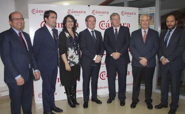 Representantes públicos e institucionales arroparon a la Cámara en su tradicional cita de Navidad.