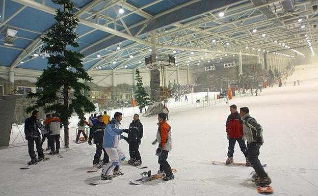 Las pistas de Madrid SnowZone se llenan de aficionados a los deportes de nieve/Archivo