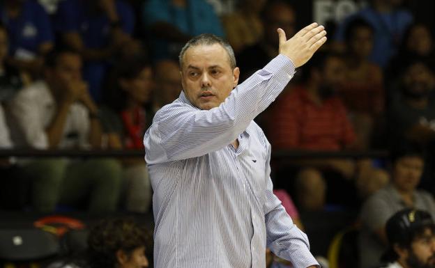 Entrenador del Embutidos Pajariel Bembibre, Fran García./