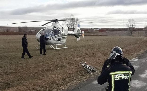 Imagen del helicóptero medicalizado en el lugar del accidente.