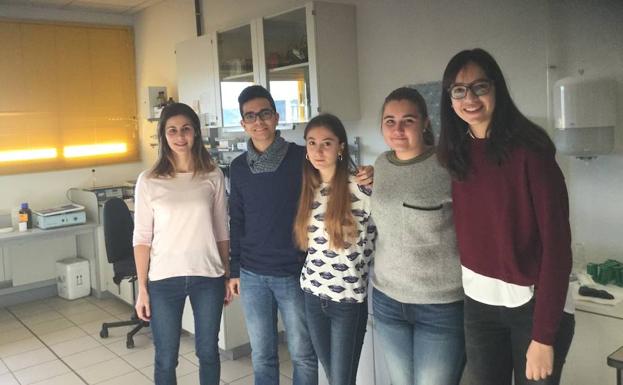 Alumnos del Peñacorada en IBIOMED. /