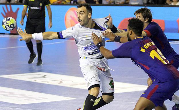 Costoya, en un partido con el Abanca Ademar./Peio García