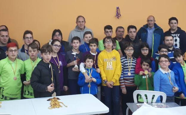El Club de Ajedrez Alzhéimer empieza el año con buen pie en La Bañeza