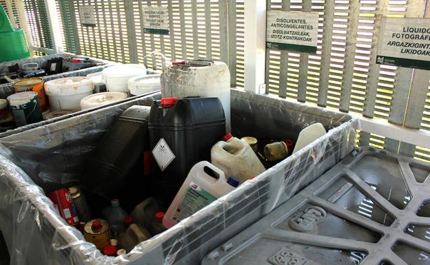 Recogida de residuos en el Punto Limpio./