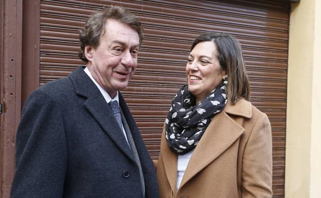 Milagros Marcos, este domingo en León junto al concejal Javier García Prieto. /Campillo