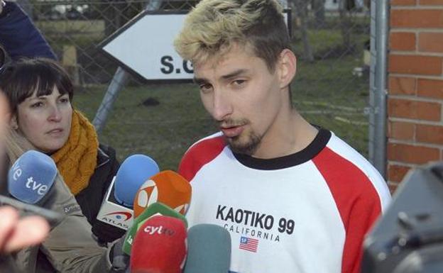 Carlos Cuadrado 'Lucho', a su salida de la cárcel./Ricardo Ordóñez