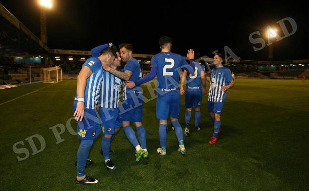 Los jugadores celebran uno de los goles./