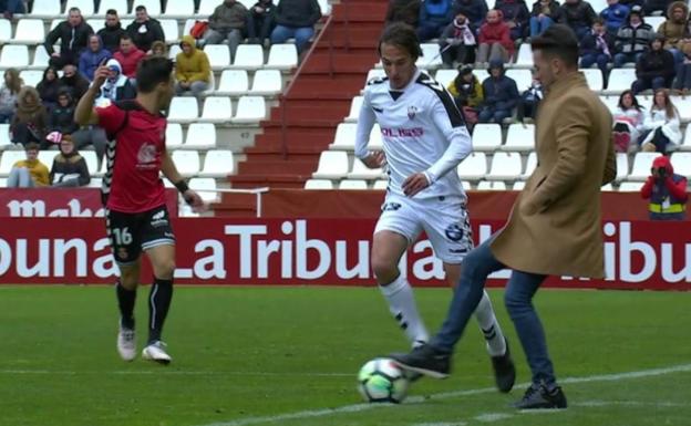 Momento en el que De la Barrera corta la contra. /