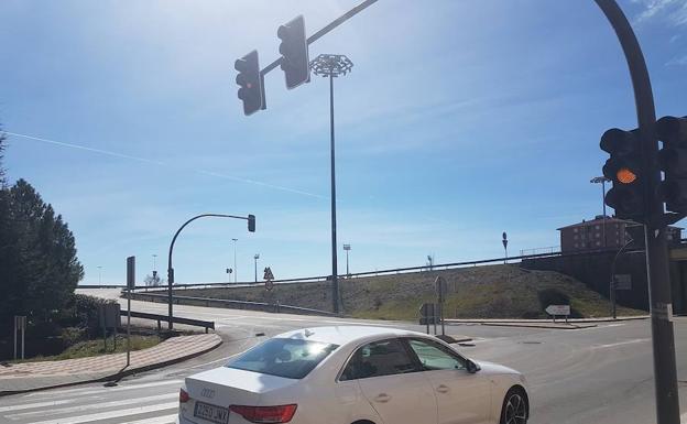 Semáforo averiado./