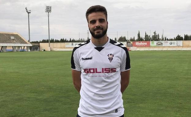 Pelayo, jugador del Albacete, ingresado en la UCI tras precipitarse al vacío en su hotel
