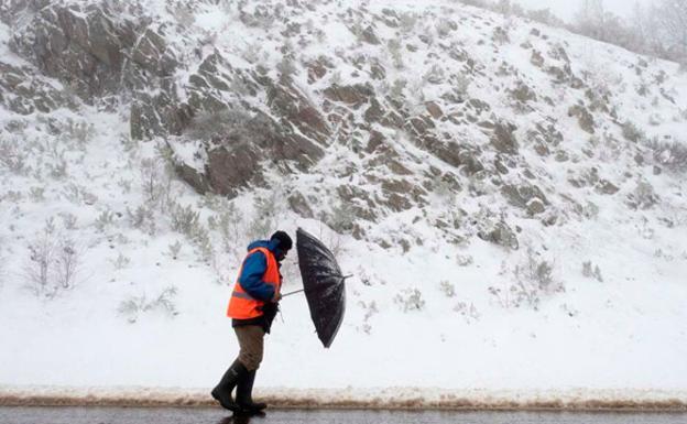 Las rachas de viento alcanzarán este lunes los 80 kilómetros por hora en el norte de León