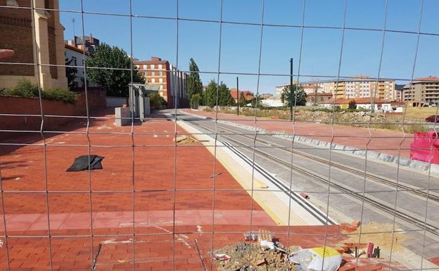 Obras en la plataforma del AVE en León capital./