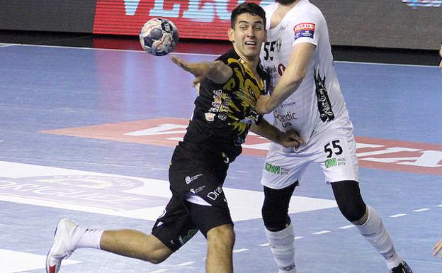 Vejin, en un partido con el Ademar./Peio García