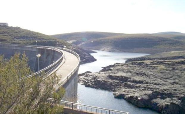 Pantano de Villagatón./