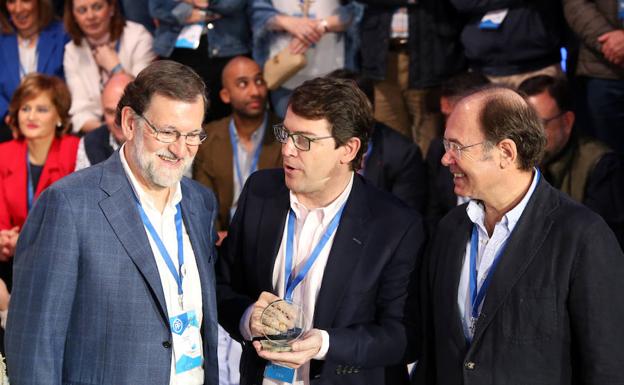 Rajoy, junto a Mañueco. /Rubén Cacho