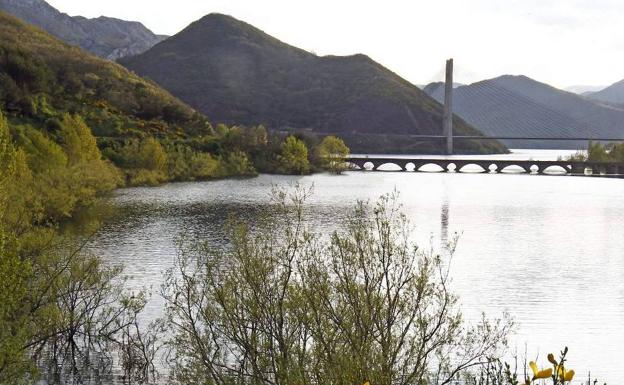 Embalse de Barrios de Luna./