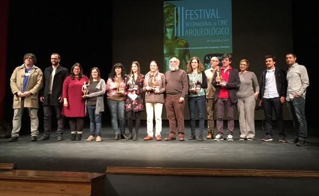 Foto de familia de los premiados./
